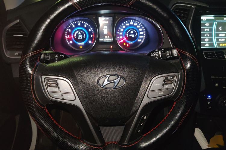 Used Hyundai Santa Fe 2013 2.4L Automatic 2WD Comfort Edition Steering Wheel