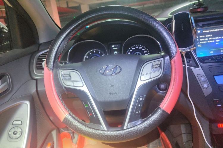Used Hyundai Santa Fe 2013 2.4L Automatic Two-Wheel Drive Smart Version Steering Wheel