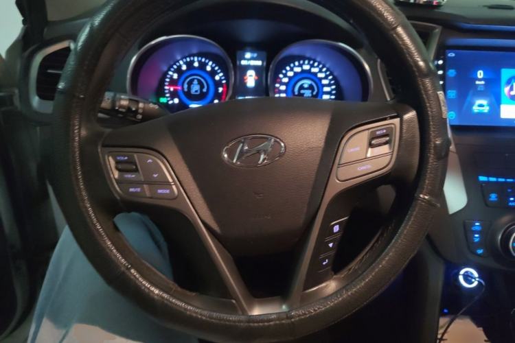 Used Hyundai Santa Fe 2013 2.4L Automatic 2WD Comfort Edition Steering Wheel