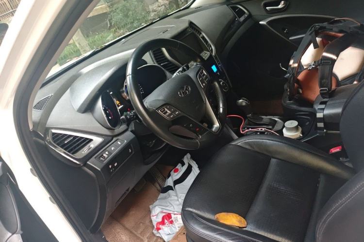 Used Hyundai Santa Fe 2013 2.4L Automatic 4x4 Smart Version Steering Wheel