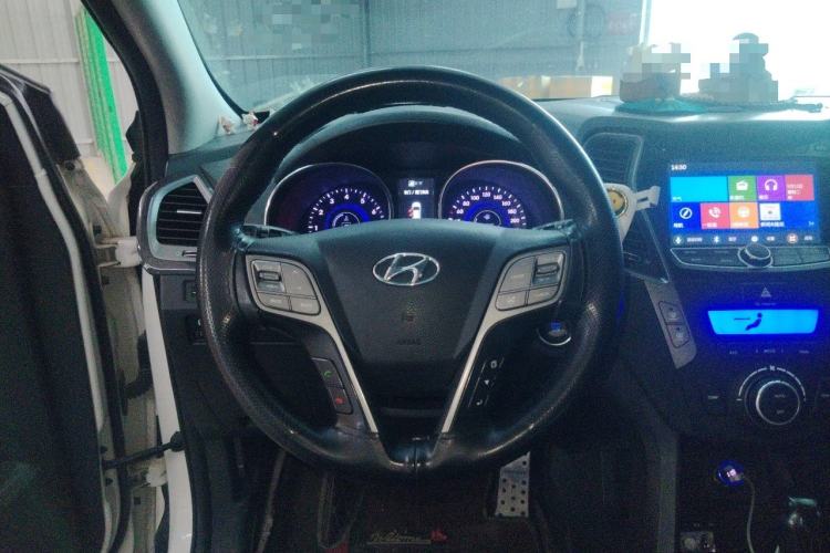 Used Hyundai Santa Fe 2013 2.4L Automatic Two-Wheel Drive Smart Version Steering Wheel