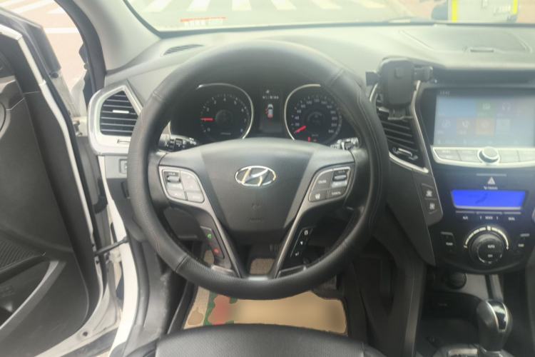Used Hyundai Santa Fe 2013 2.4L Automatic Two-Wheel Drive Smart Version Steering Wheel