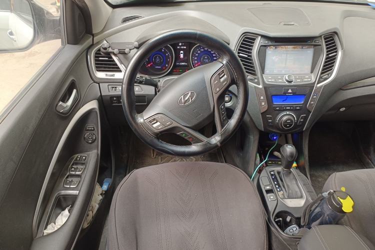 Used Hyundai Santa Fe 2013 2.4L Automatic Two-Wheel Drive Smart Version Steering Wheel