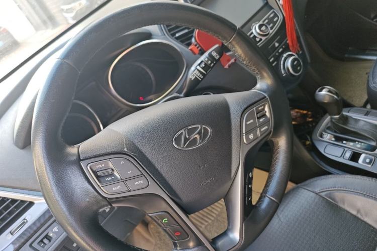 Used Hyundai Santa Fe 2013 Revised Version 2.4L Automatic All-Wheel Drive Smart Type Steering Wheel