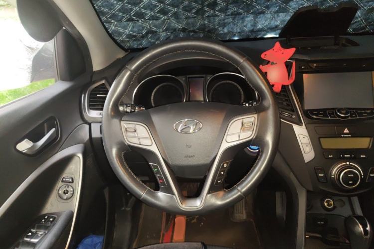 Used Hyundai Santa Fe 2013 2.4L Automatic Two-Wheel Drive Smart Version Steering Wheel