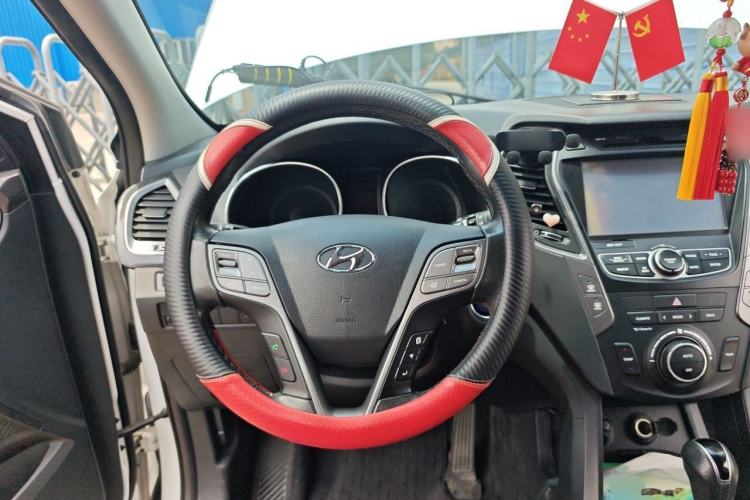 Used Hyundai Santa Fe 2013 Revised Version 2.4L Automatic All-Wheel Drive Smart Type Steering Wheel