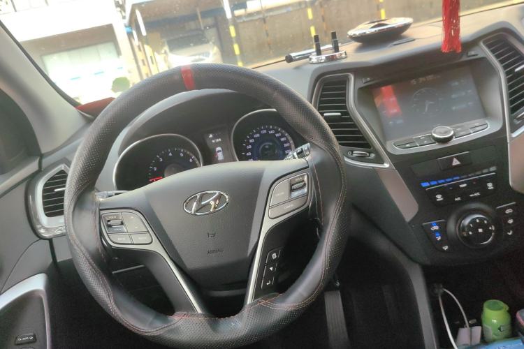 Used Hyundai Santa Fe 2013 2.4L Automatic 2WD Comfort Edition Steering Wheel