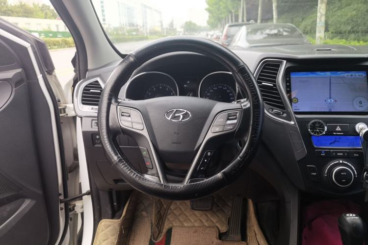 Used Hyundai Santa Fe 2013 2.4L Automatic Two-Wheel Drive Smart Version Steering Wheel