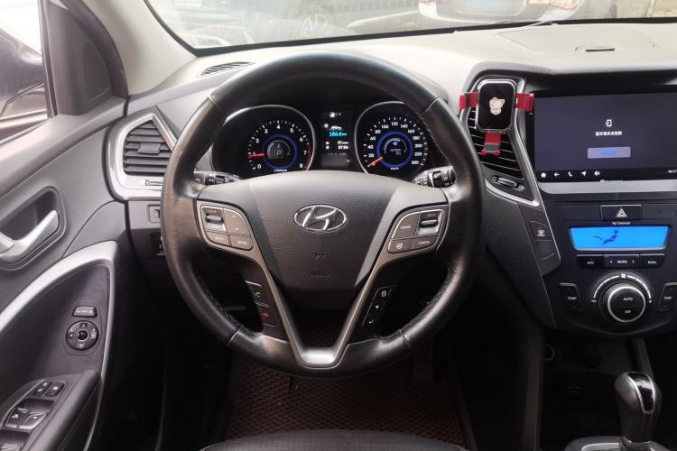 Used Hyundai Santa Fe 2013 2.4L Automatic Two-Wheel Drive Smart Version Steering Wheel