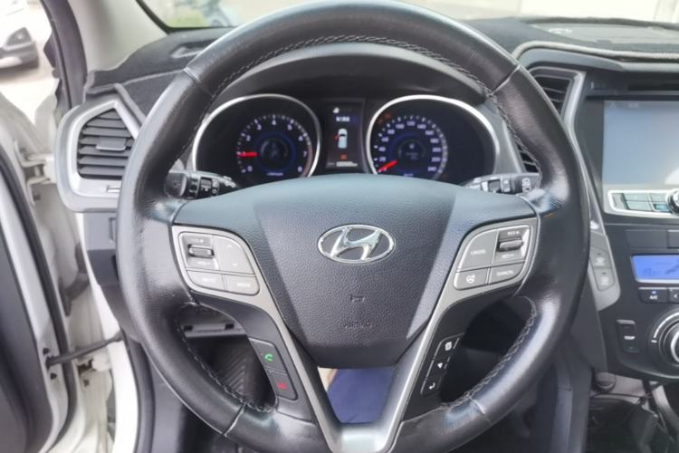 Used Hyundai Santa Fe 2013 2.4L Automatic Two-Wheel Drive Smart Version Steering Wheel