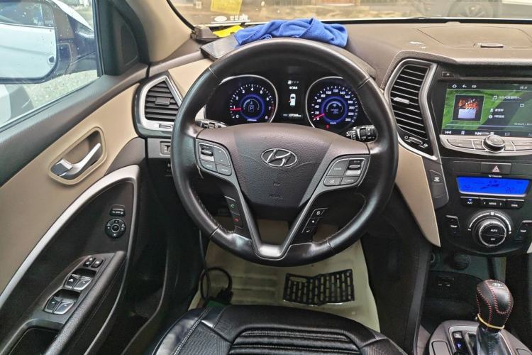 Used Hyundai Santa Fe 2013 2.4L Automatic Two-Wheel Drive Smart Version Steering Wheel