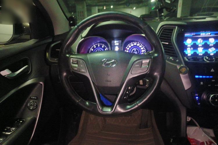 Used Hyundai Santa Fe 2013 2.4L Automatic 4x4 Comfort Edition Steering Wheel
