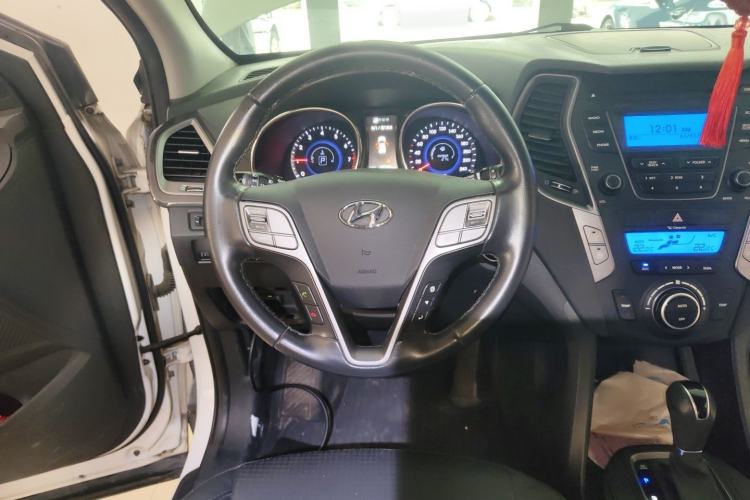 Used Hyundai Santa Fe 2013 2.4L Automatic Two-Wheel Drive Smart Version Steering Wheel