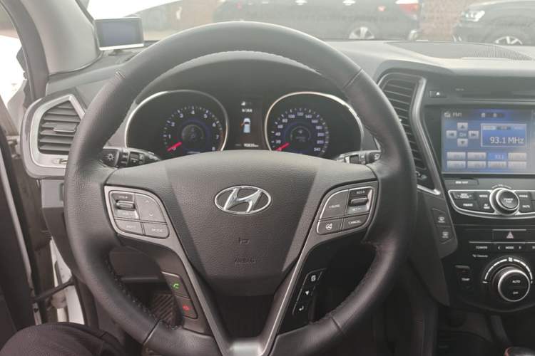 Used Hyundai Santa Fe 2013 Revised Version 2.4L Automatic All-Wheel Drive Smart Type Steering Wheel
