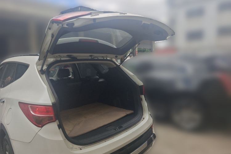 Used Hyundai Santa Fe 2013 2.4L Automatic Two-Wheel Drive Smart Version Trunk