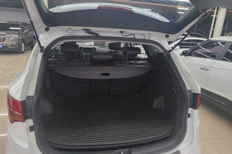 Used Hyundai Santa Fe 2013 2.4L Automatic Two-Wheel Drive Smart Version Trunk
