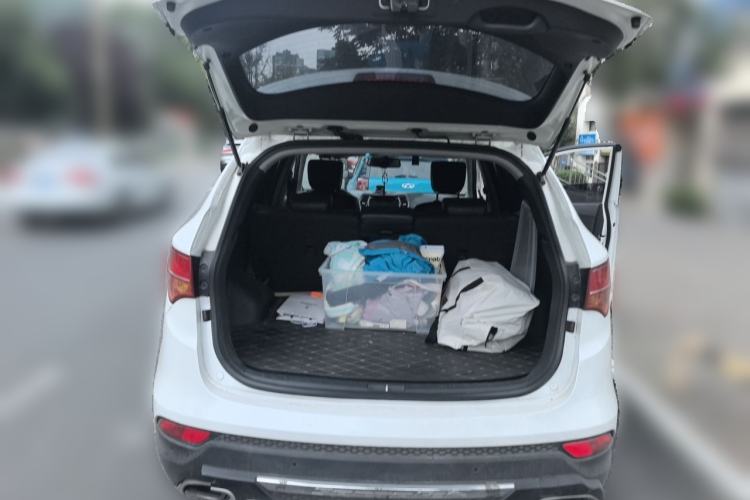 Used Hyundai Santa Fe 2013 2.4L Automatic 4x4 Smart Version Trunk