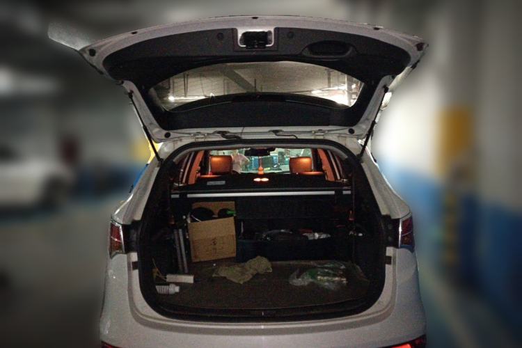 Used Hyundai Santa Fe 2013 2.0T Automatic All-Wheel Drive Top Trim Trunk