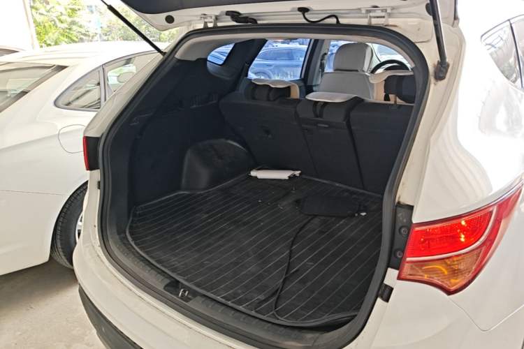 Used Hyundai Santa Fe 2013 2.4L Automatic 2WD Comfort Edition Trunk