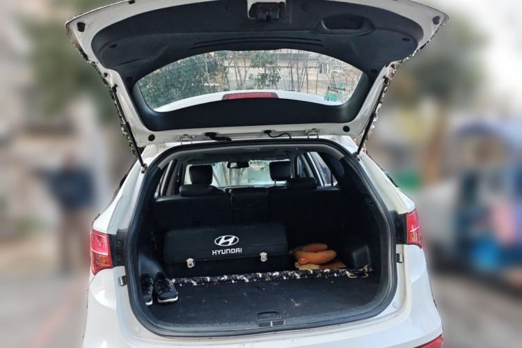 Used Hyundai Santa Fe 2013 2.4L Automatic Two-Wheel Drive Smart Version Trunk