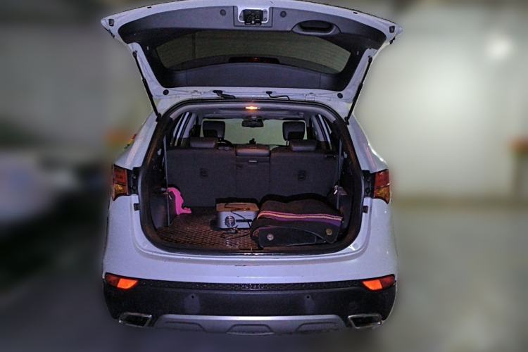 Used Hyundai Santa Fe 2013 2.4L Automatic 4x4 Prestige Edition Trunk