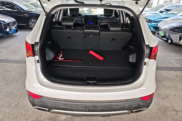 Used Hyundai Santa Fe 2013 2.4L Automatic Two-Wheel Drive Smart Version Trunk