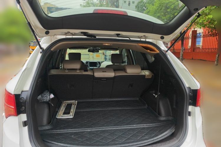 Used Hyundai Santa Fe 2013 2.4L Automatic 4x4 Prestige Edition Trunk