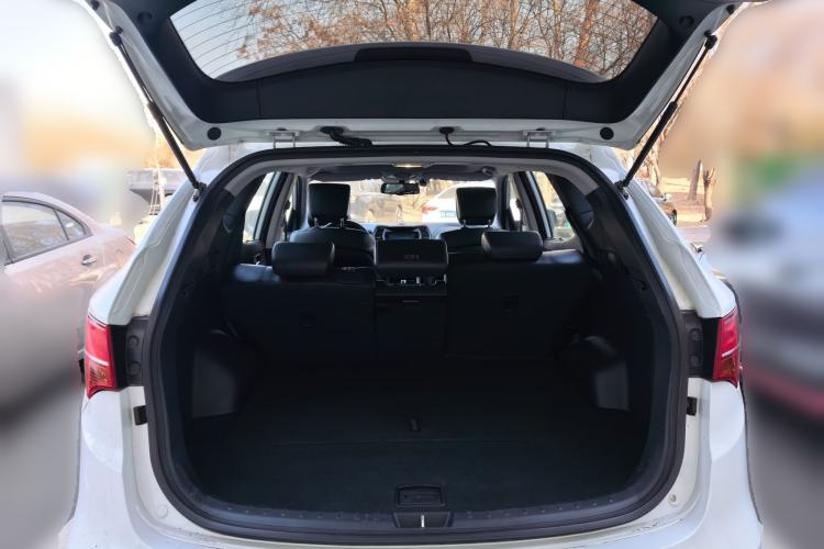 Used Hyundai Santa Fe 2013 2.0T Automatic All-Wheel Drive Prestige Version Trunk