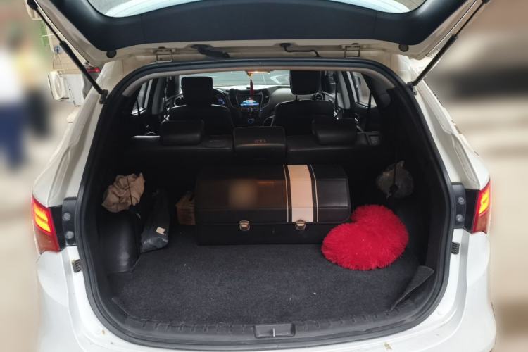 Used Hyundai Santa Fe 2013 2.0T Automatic All-Wheel Drive Top Trim Trunk