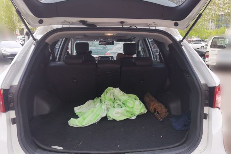 Used Hyundai Santa Fe 2013 2.4L Automatic Two-Wheel Drive Smart Version Trunk