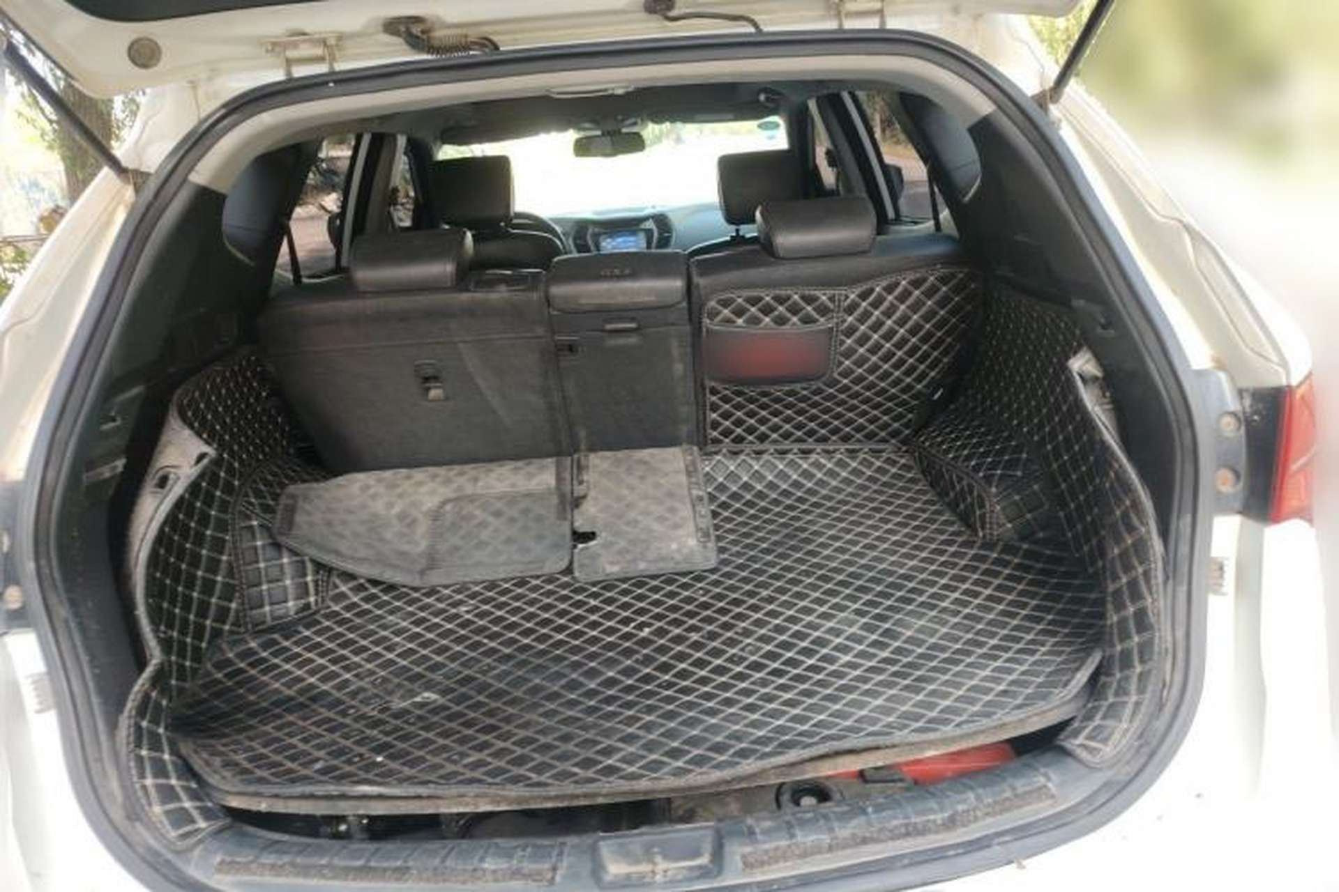 Used Hyundai Santa Fe 2013 2.4L Automatic 4x4 Smart Version Trunk