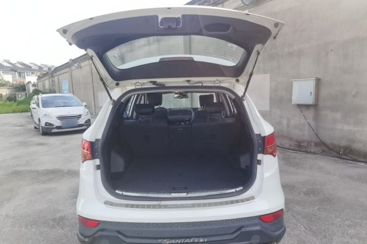Used Hyundai Santa Fe 2013 2.4L Automatic Two-Wheel Drive Smart Version Trunk