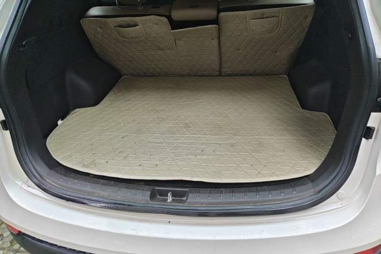 Used Hyundai Santa Fe 2013 2.4L Automatic Two-Wheel Drive Smart Version Trunk