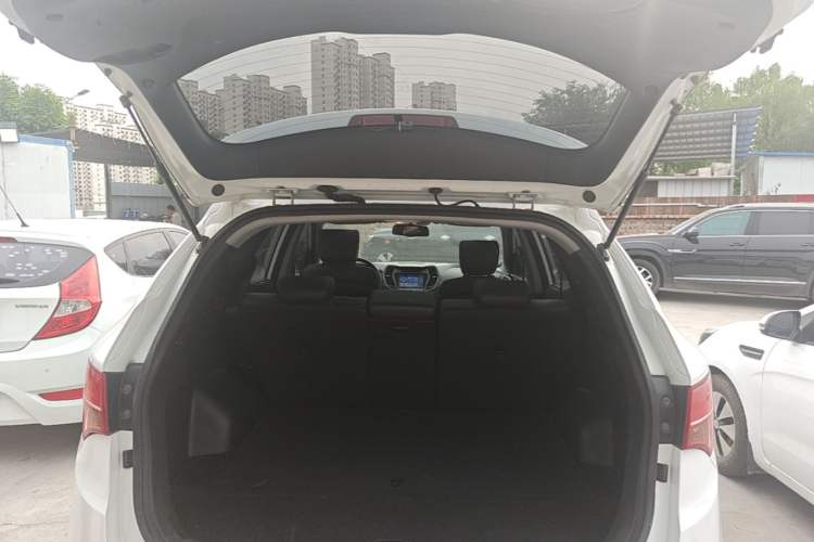 Used Hyundai Santa Fe 2013 Revised Version 2.4L Automatic All-Wheel Drive Smart Type Trunk