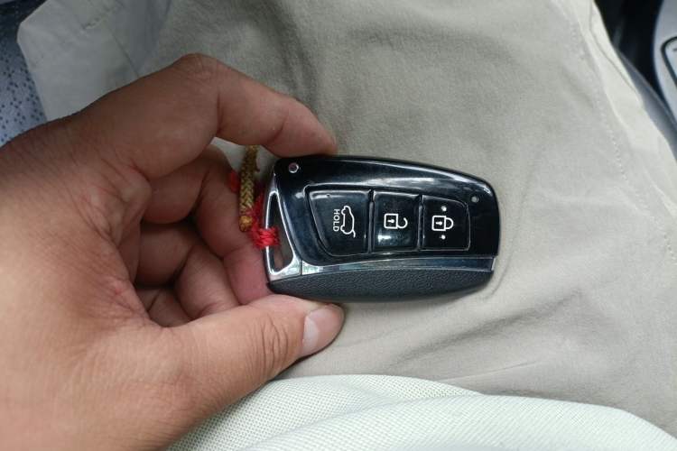 Used Hyundai Santa Fe 2013 2.4L Automatic 4x4 Prestige Edition Vehicle Key