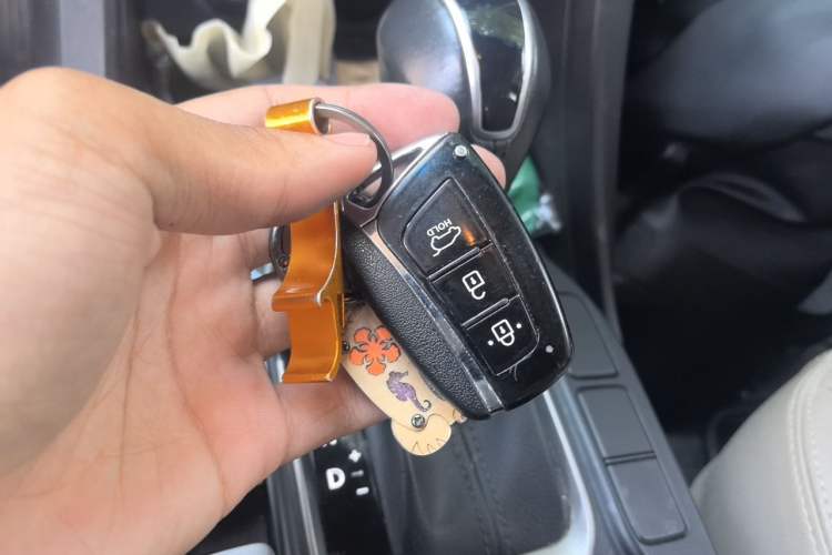 Used Hyundai Santa Fe 2013 2.4L Automatic Two-Wheel Drive Smart Version Vehicle Key