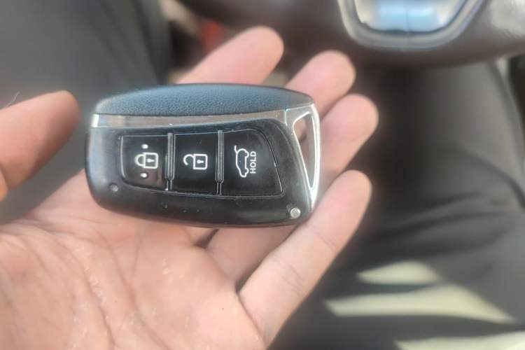 Used Hyundai Santa Fe 2013 2.4L Automatic 4x4 Smart Version Vehicle Key
