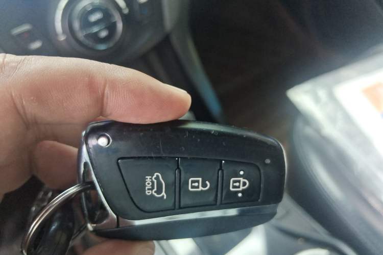 Used Hyundai Santa Fe 2013 2.4L Automatic Two-Wheel Drive Smart Version Vehicle Key