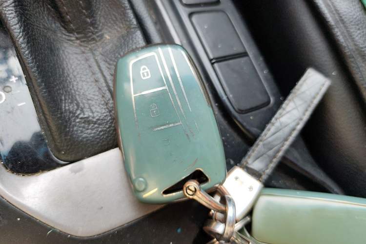 Used Hyundai Santa Fe 2013 2.4L Automatic Two-Wheel Drive Smart Version Vehicle Key