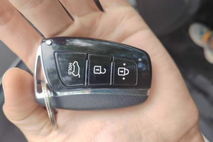 Used Hyundai Santa Fe 2013 2.4L Automatic Two-Wheel Drive Smart Version Vehicle Key