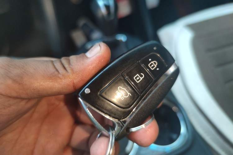 Used Hyundai Santa Fe 2013 2.4L Automatic Two-Wheel Drive Smart Version Vehicle Key