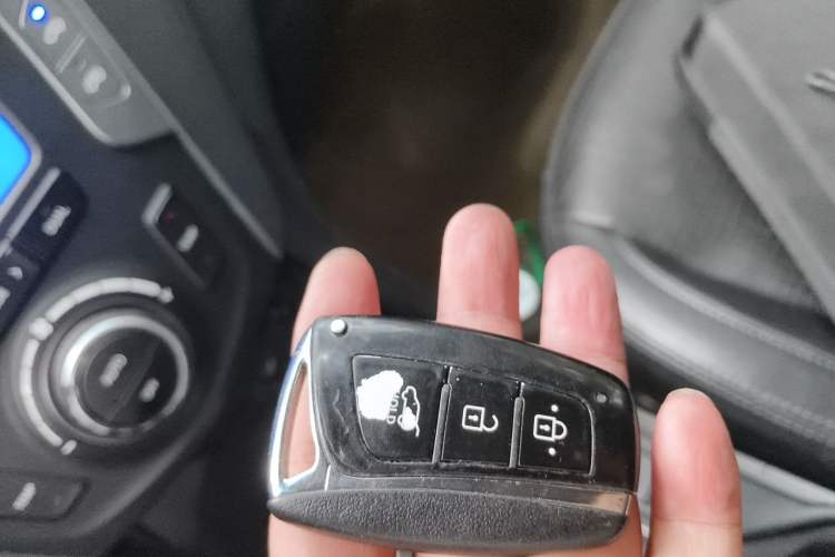 Used Hyundai Santa Fe 2013 2.4L Automatic Two-Wheel Drive Smart Version Vehicle Key