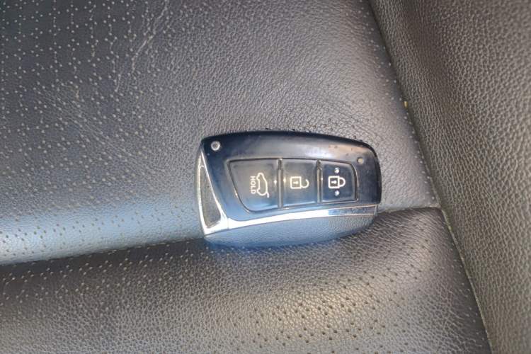 Used Hyundai Santa Fe 2013 2.4L Automatic Two-Wheel Drive Smart Version Vehicle Key