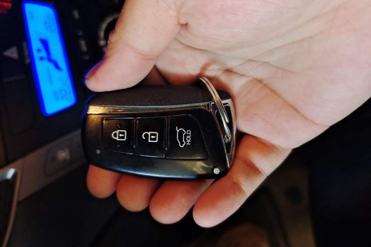 Used Hyundai Santa Fe 2013 2.4L Automatic Two-Wheel Drive Smart Version Vehicle Key