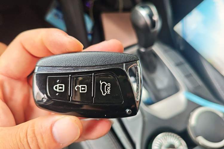 Used Hyundai Santa Fe 2013 2.4L Automatic Two-Wheel Drive Smart Version Vehicle Key