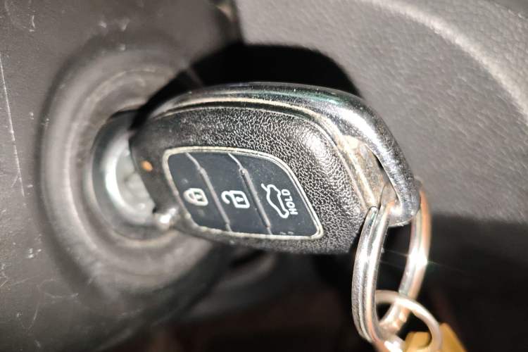 Used Hyundai Santa Fe 2013 2.4L Automatic 2WD Comfort Edition Vehicle Key