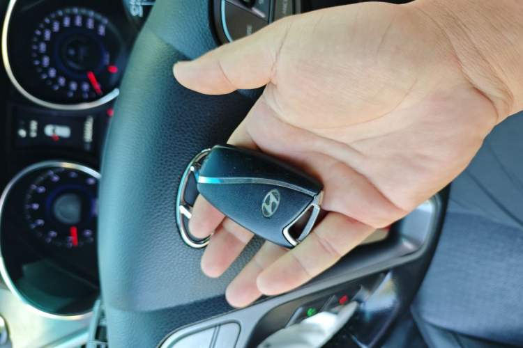 Used Hyundai Santa Fe 2013 2.4L Automatic Two-Wheel Drive Smart Version Vehicle Key