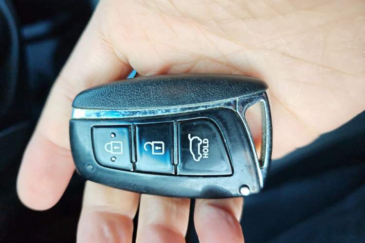 Used Hyundai Santa Fe 2013 2.4L Automatic Two-Wheel Drive Smart Version Vehicle Key