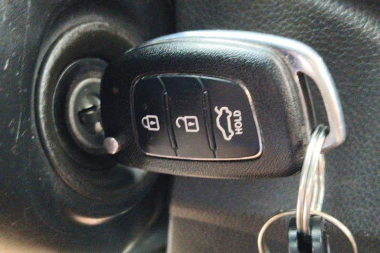 Used Hyundai Santa Fe 2013 2.4L Automatic 2WD Comfort Edition Vehicle Key