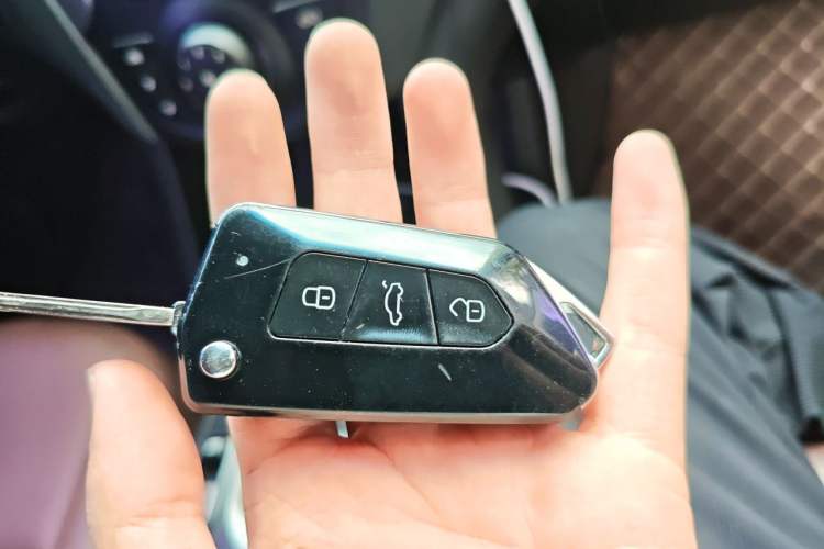Used Hyundai Santa Fe 2013 2.4L Automatic 2WD Comfort Edition Vehicle Key